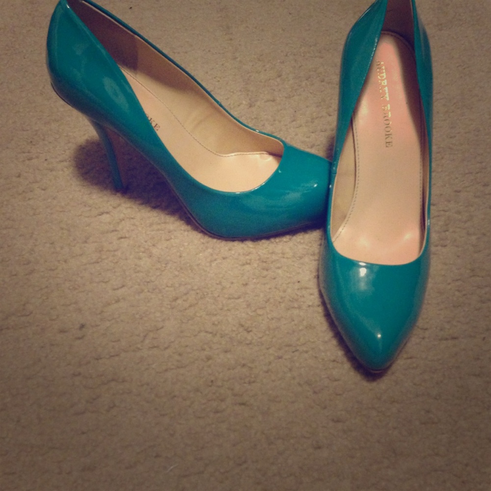 Audrey Brooke teal pumps. Size 9.5.